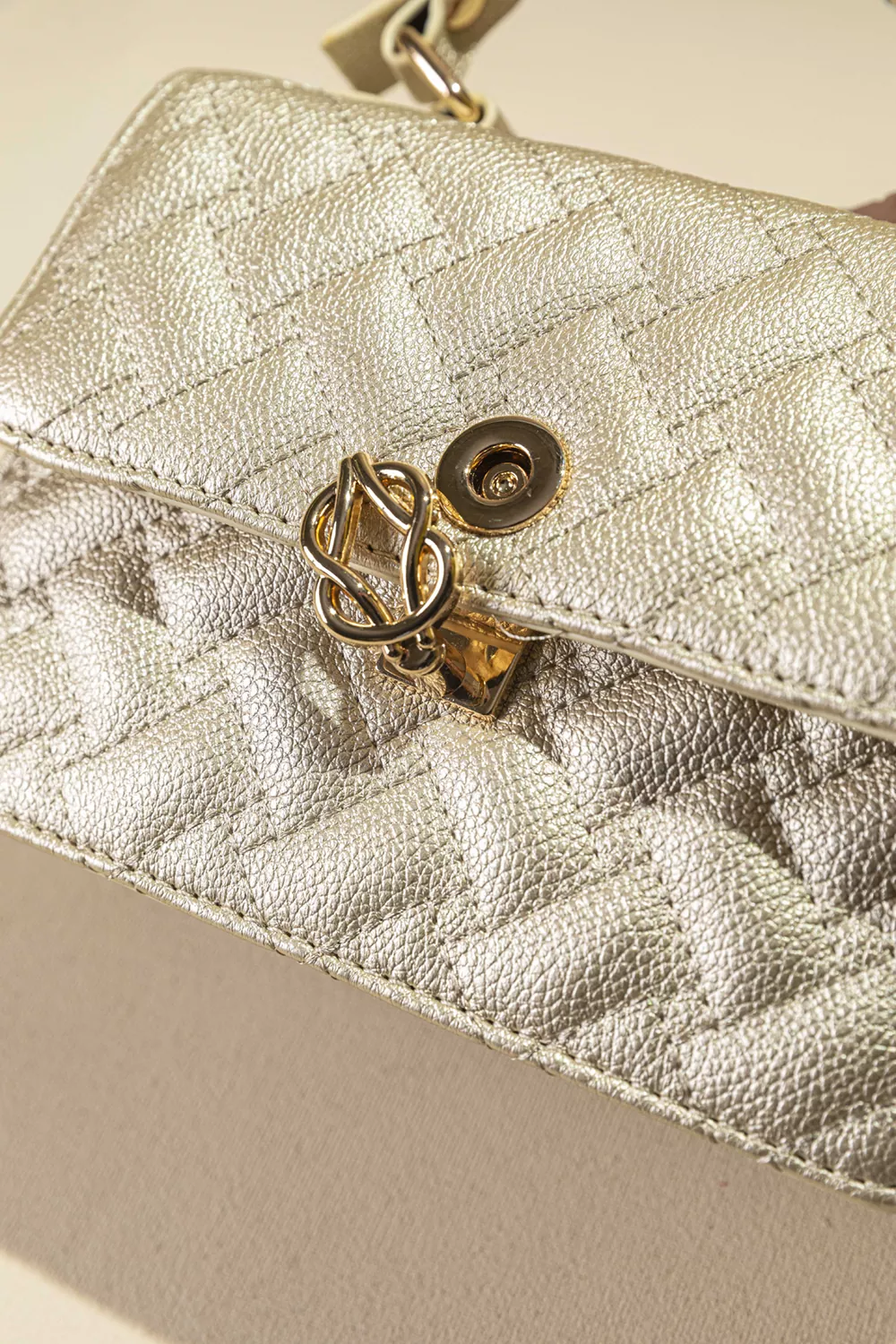 Καπιτονέ τριθέσια τσάντα χειρός