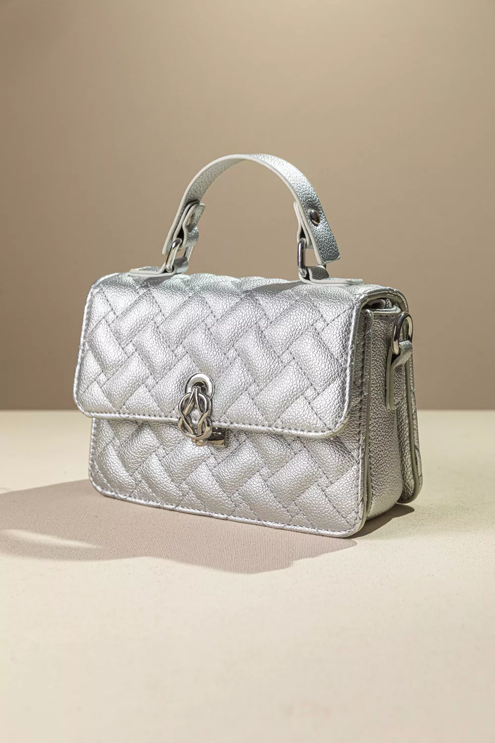 Καπιτονέ τριθέσια τσάντα χειρός