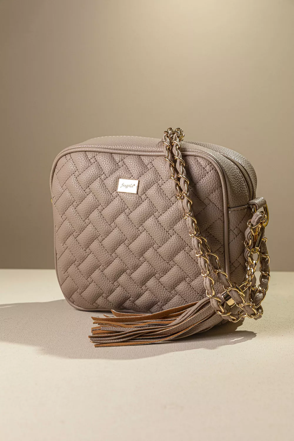 Διαχρονική τσάντα με αλυσίδα