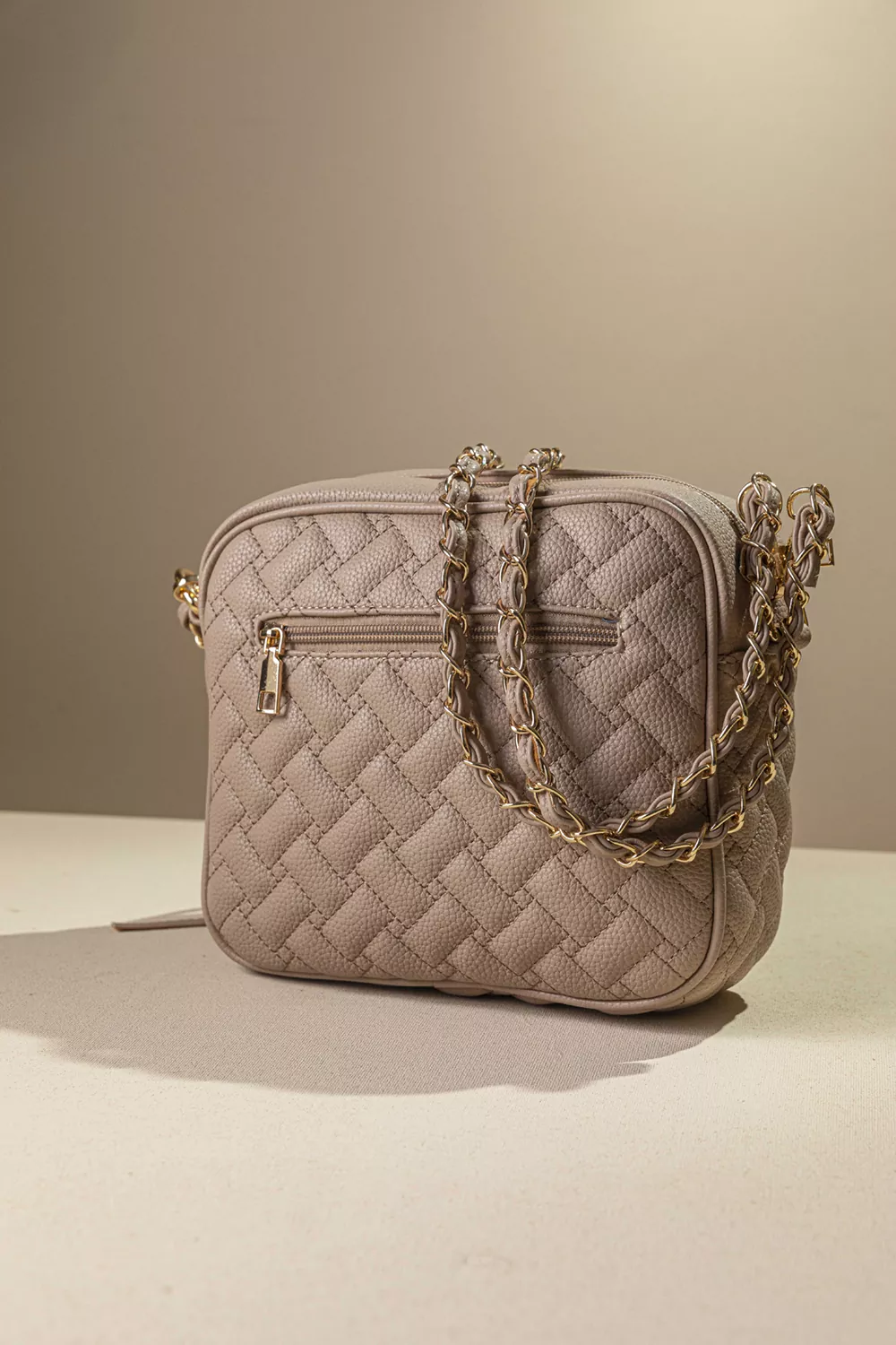 Διαχρονική τσάντα με αλυσίδα