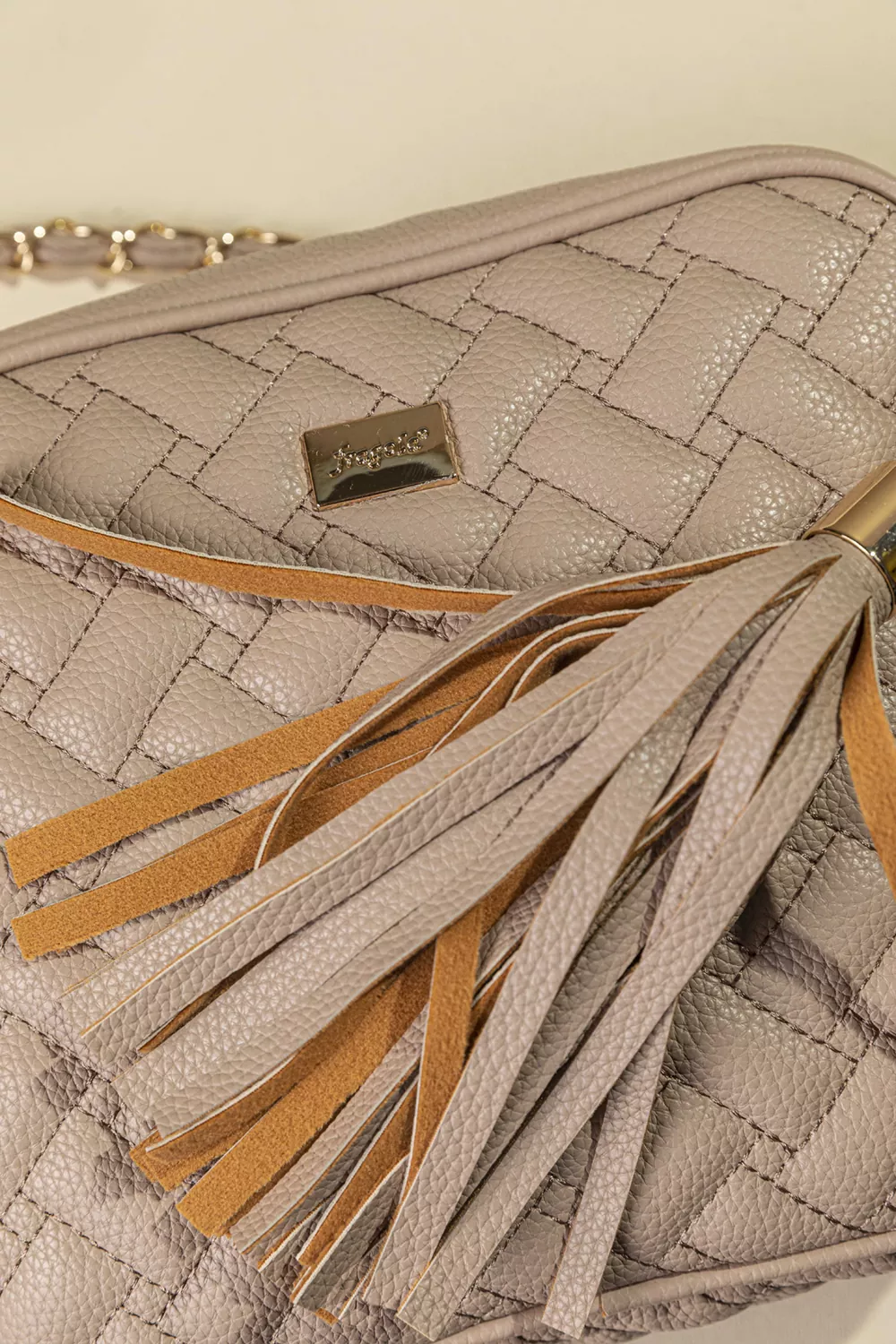 Διαχρονική τσάντα με αλυσίδα