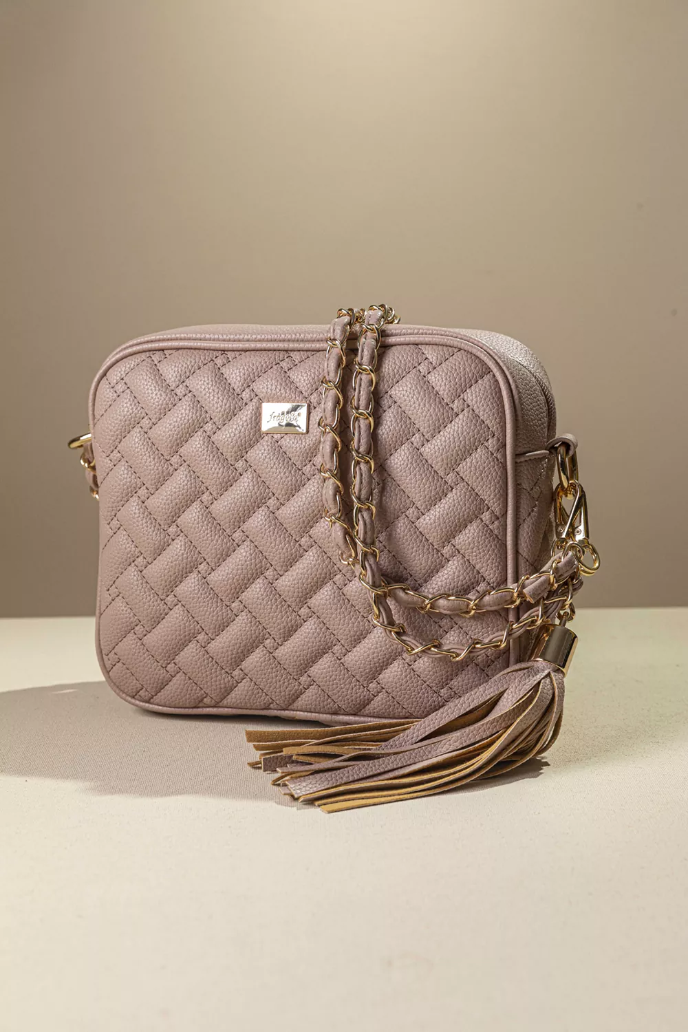 Διαχρονική τσάντα με αλυσίδα