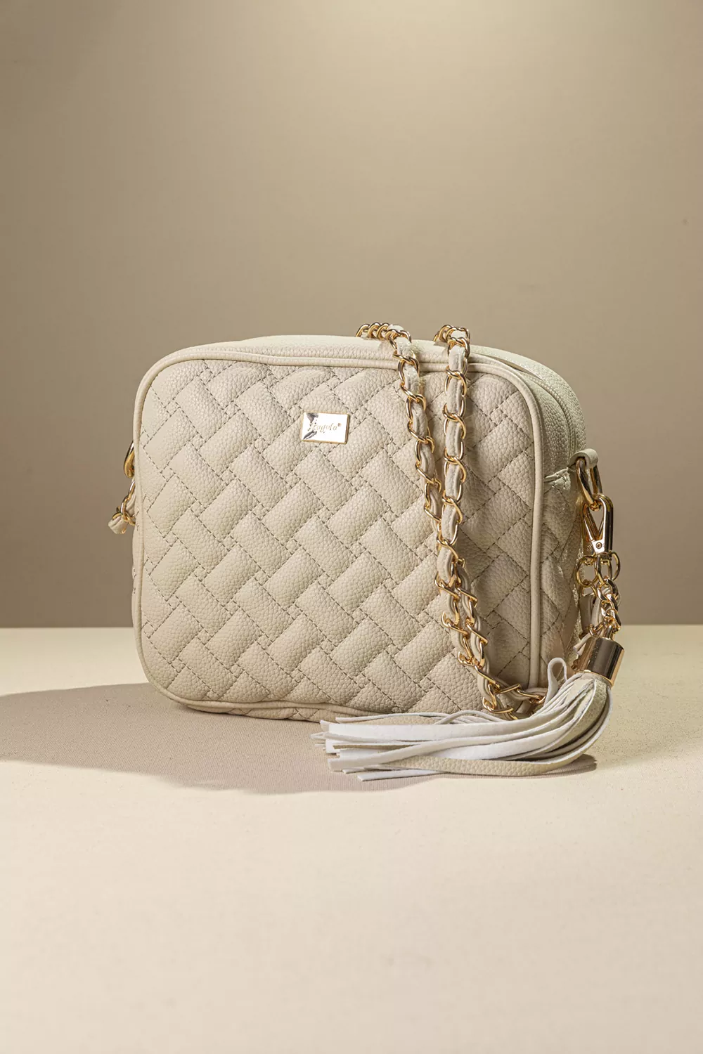 Διαχρονική τσάντα με αλυσίδα