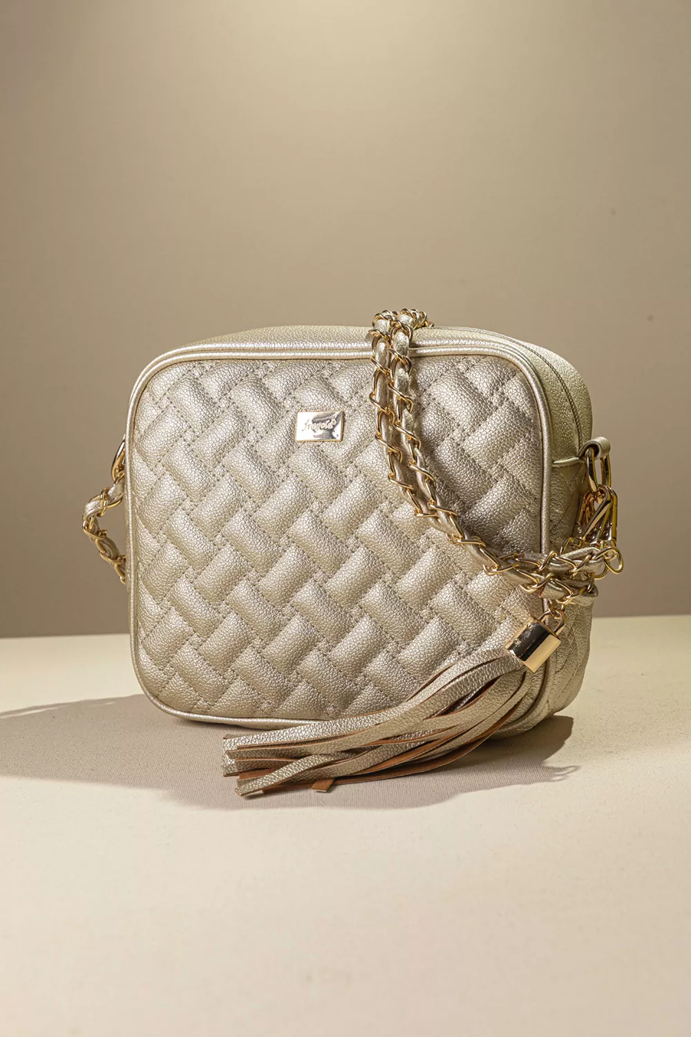 Διαχρονική τσάντα με αλυσίδα