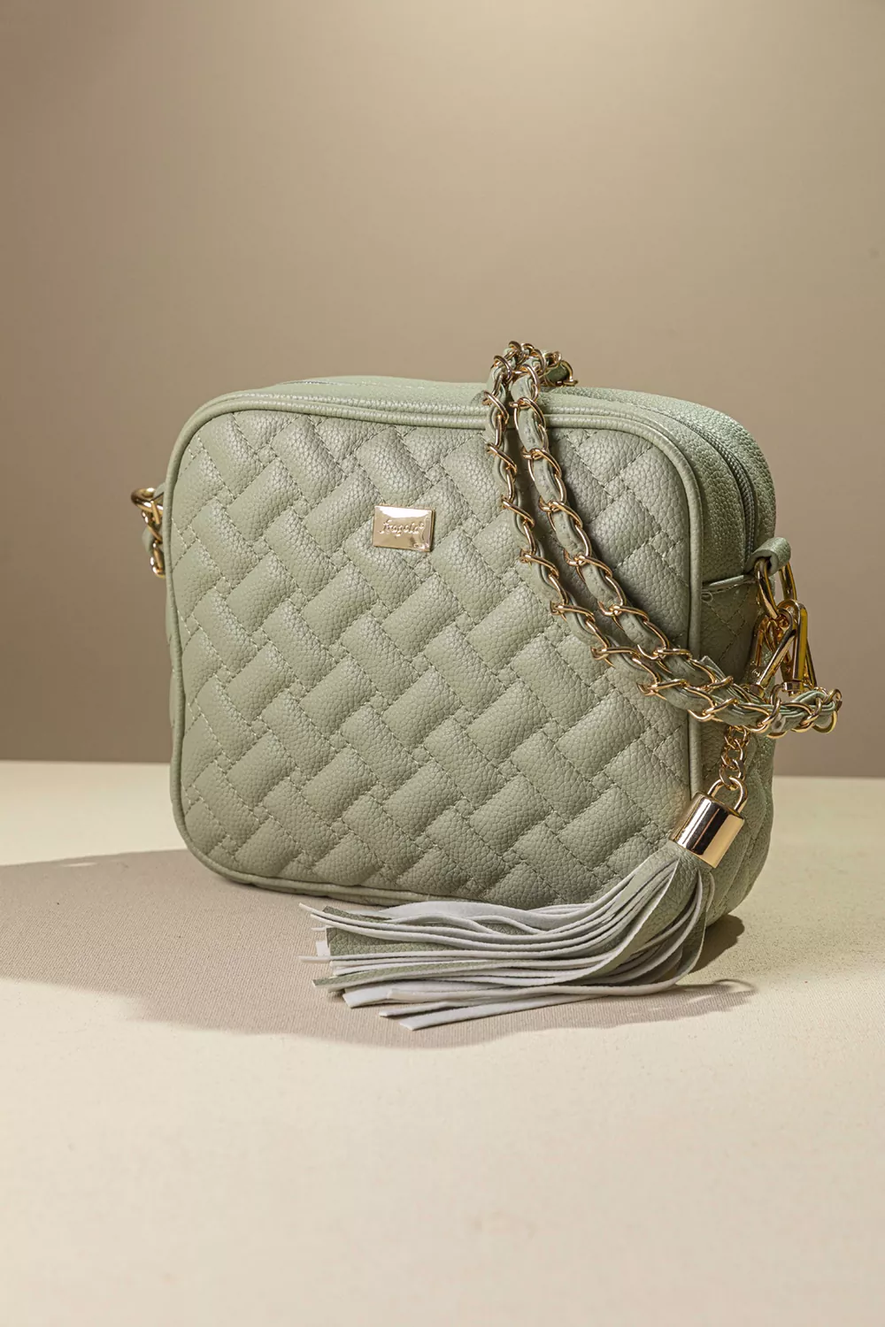 Διαχρονική τσάντα με αλυσίδα