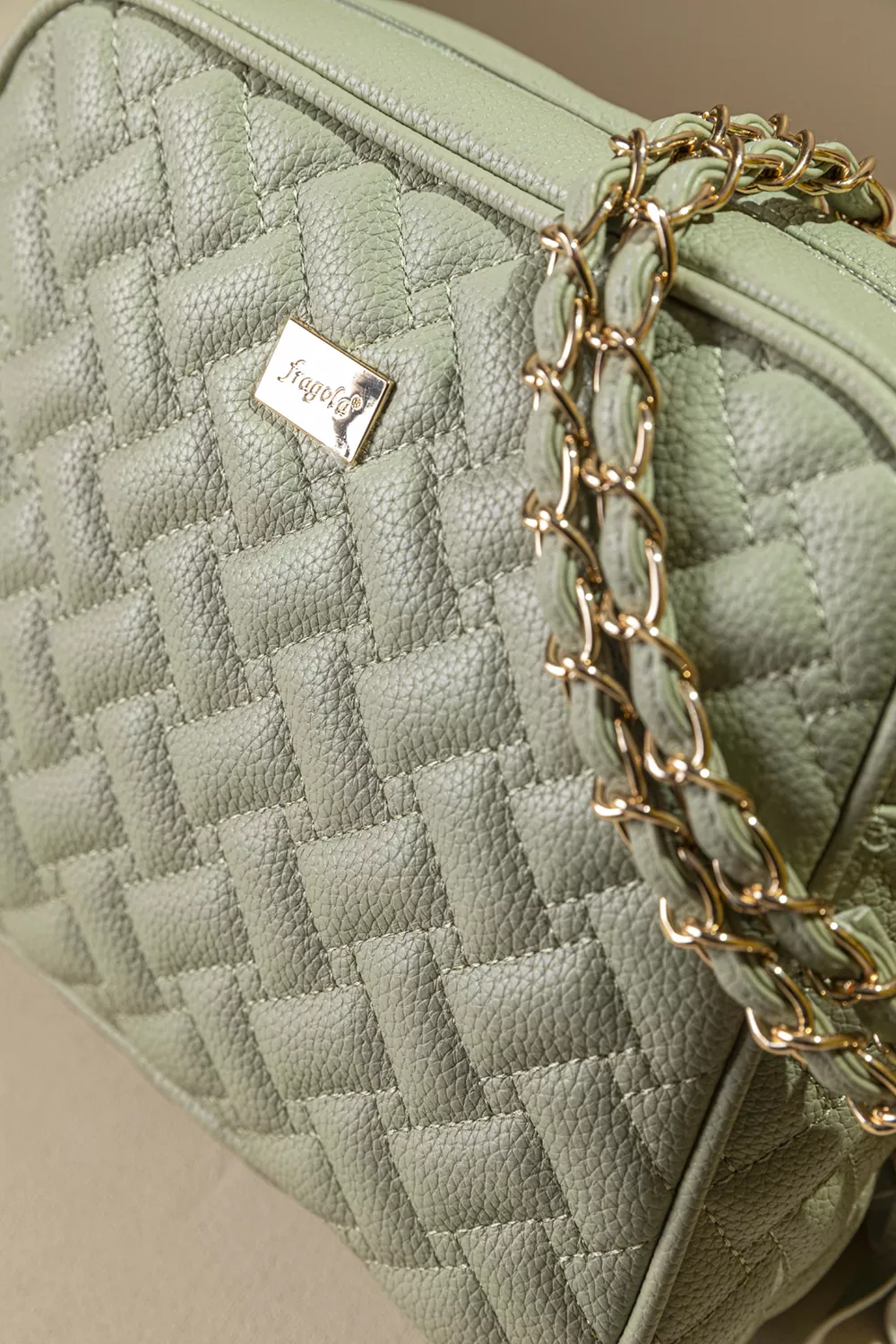 Διαχρονική τσάντα με αλυσίδα