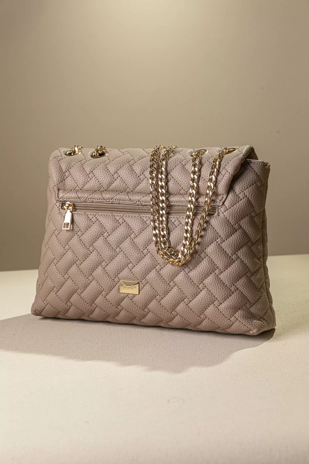 Τσάντα με καπάκι και αλυσίδα