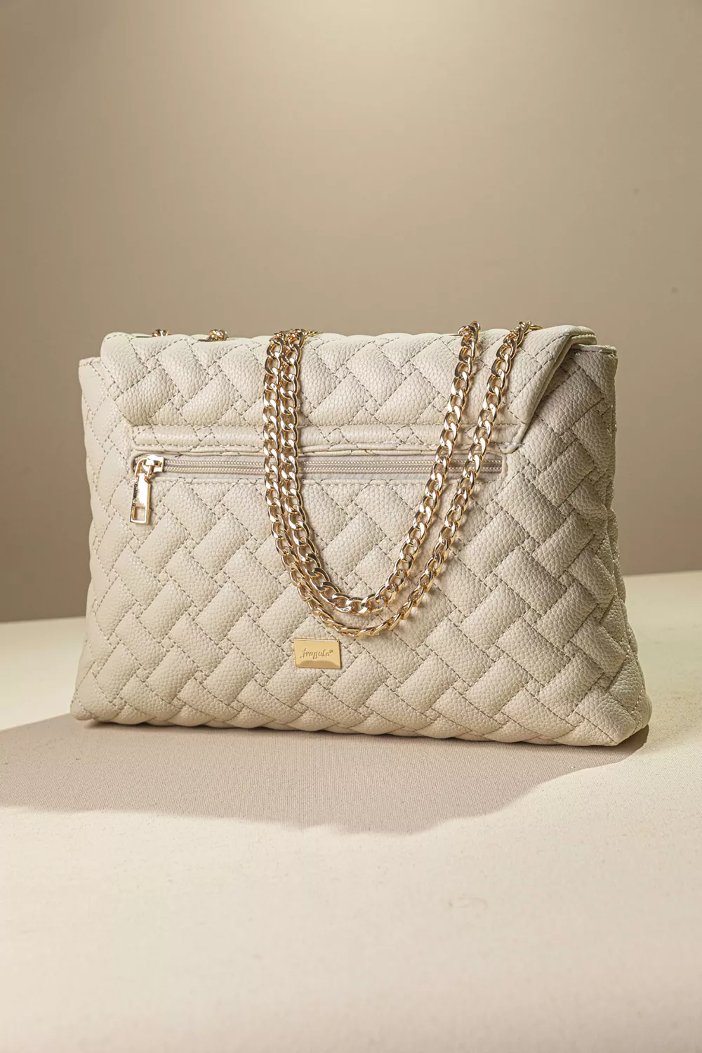 Τσάντα με καπάκι και αλυσίδα