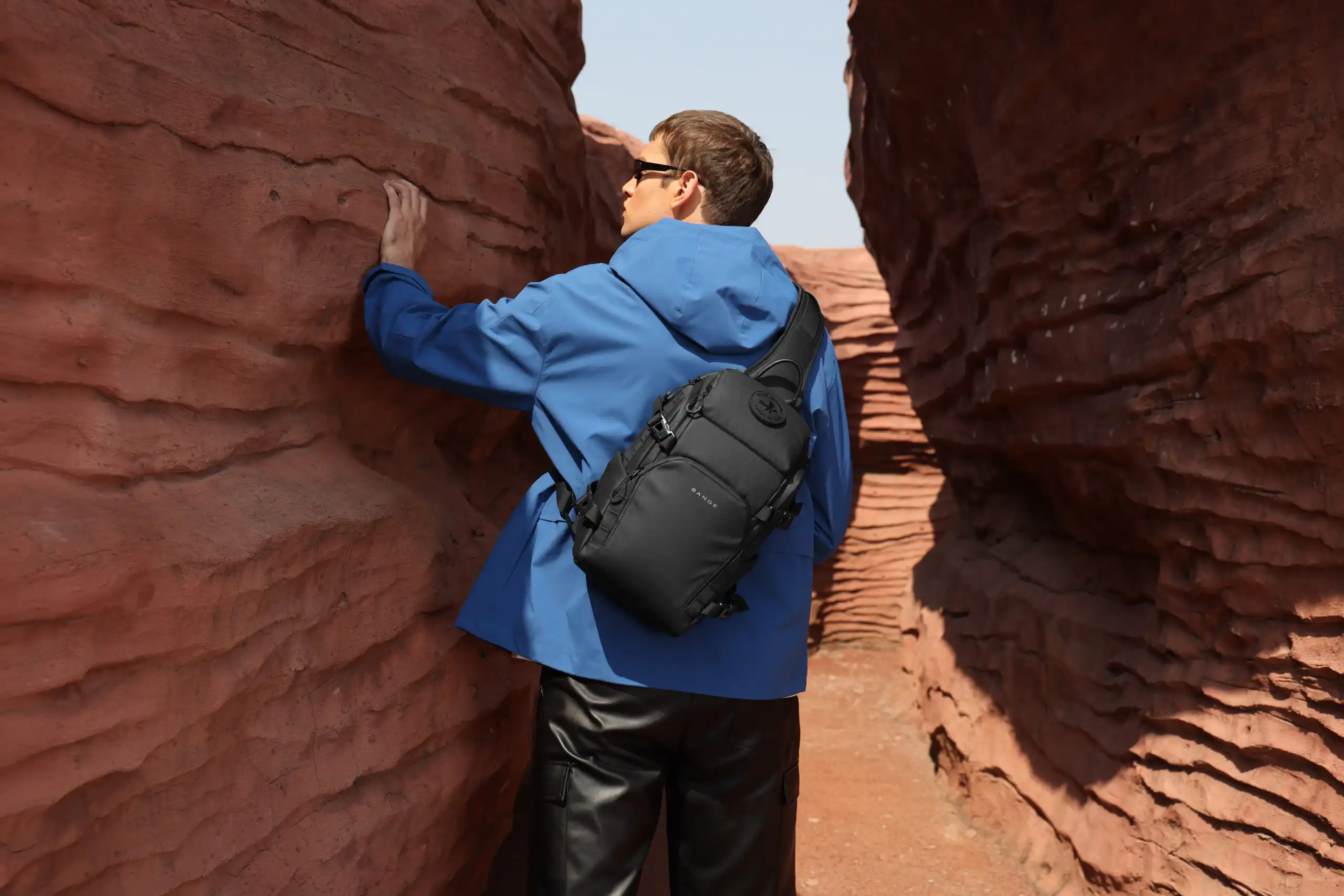 Τσαντάκι Στήθους Bange FW231 μαύρο