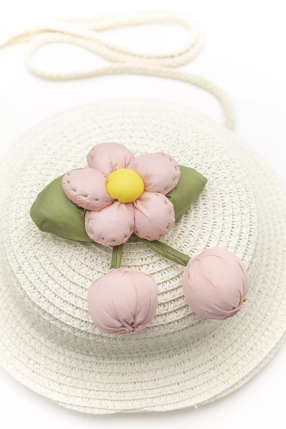 Παιδικό ψάθινο τσαντάκι σε σχήμα καπέλου