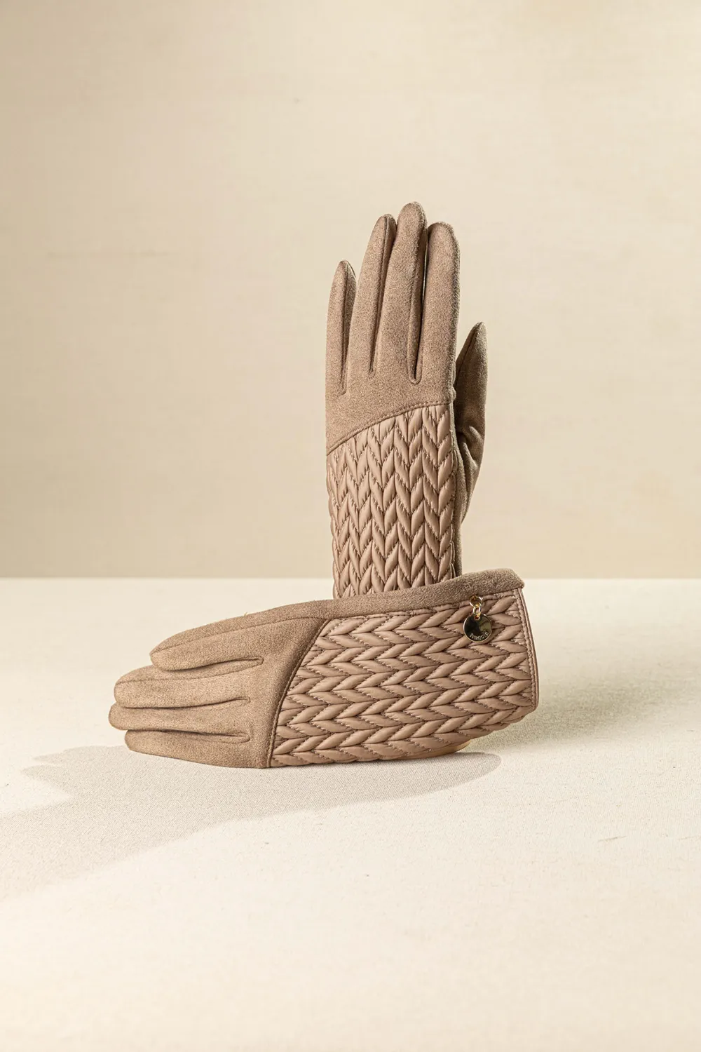 Γάντι με καπιτονέ υφή Γάντι με καπιτονέ υφή