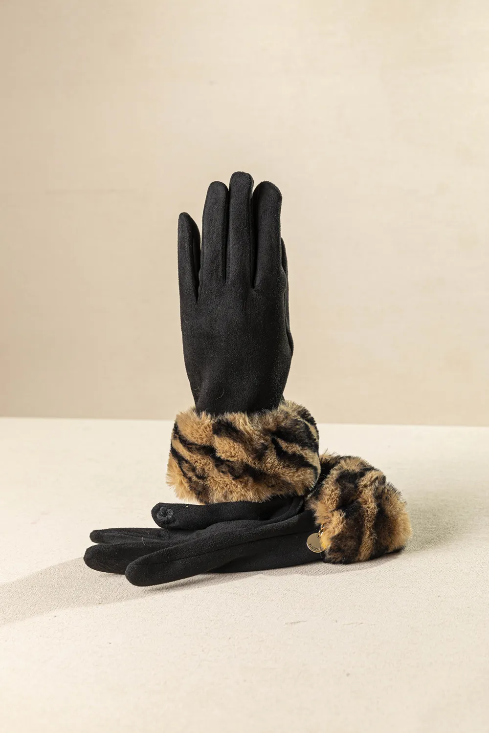 Γάντι γυναικείο με animal γούνα Γάντι γυναικείο με animal γούνα