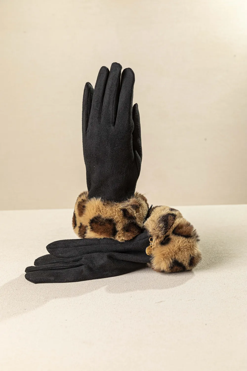 Γάντι γυναικείο με animal γούνα Γάντι γυναικείο με animal γούνα