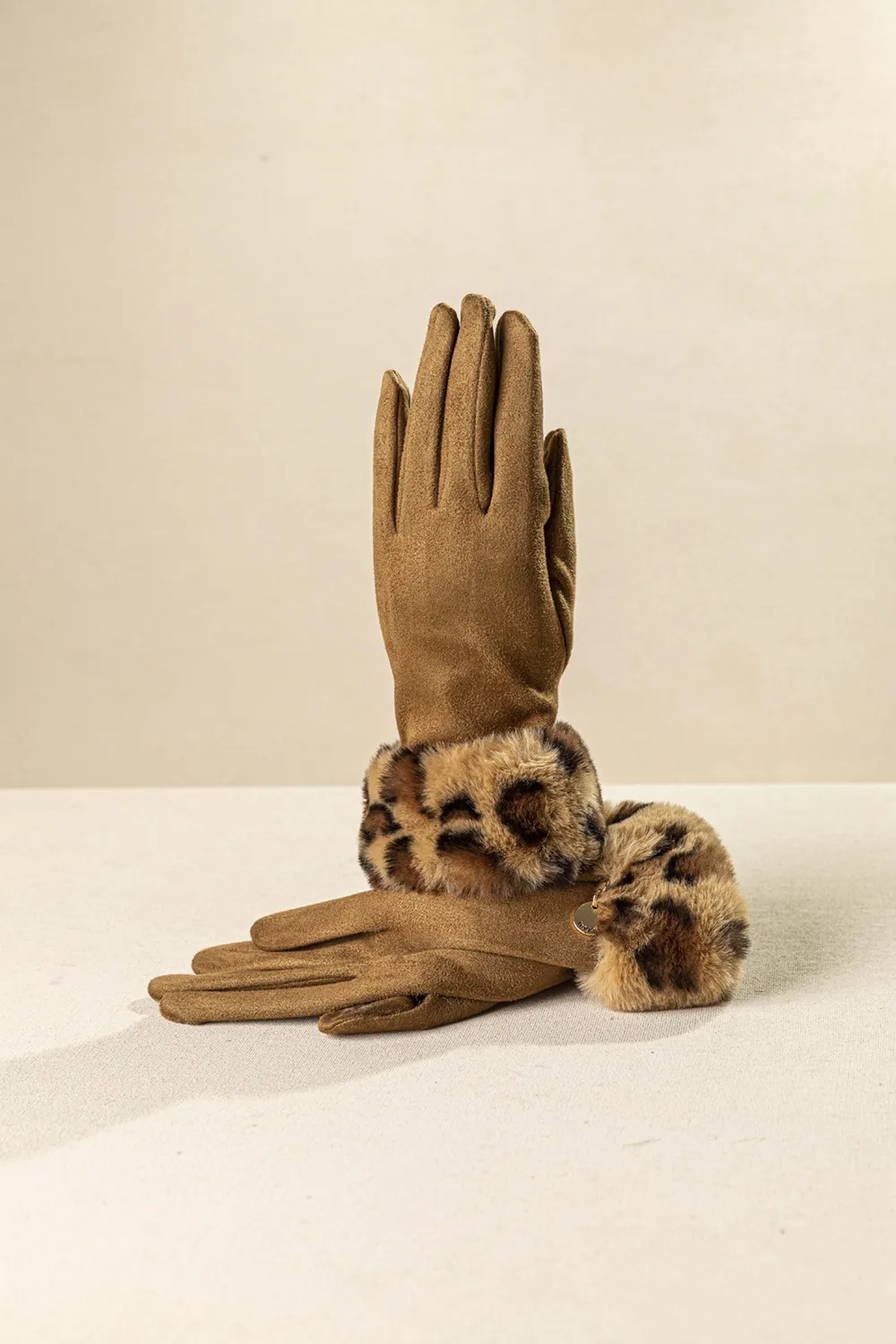 Γάντι γυναικείο με animal γούνα Γάντι γυναικείο με animal γούνα