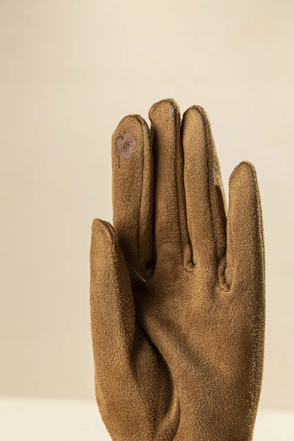 Γάντι γυναικείο με animal γούνα Γάντι γυναικείο με animal γούνα