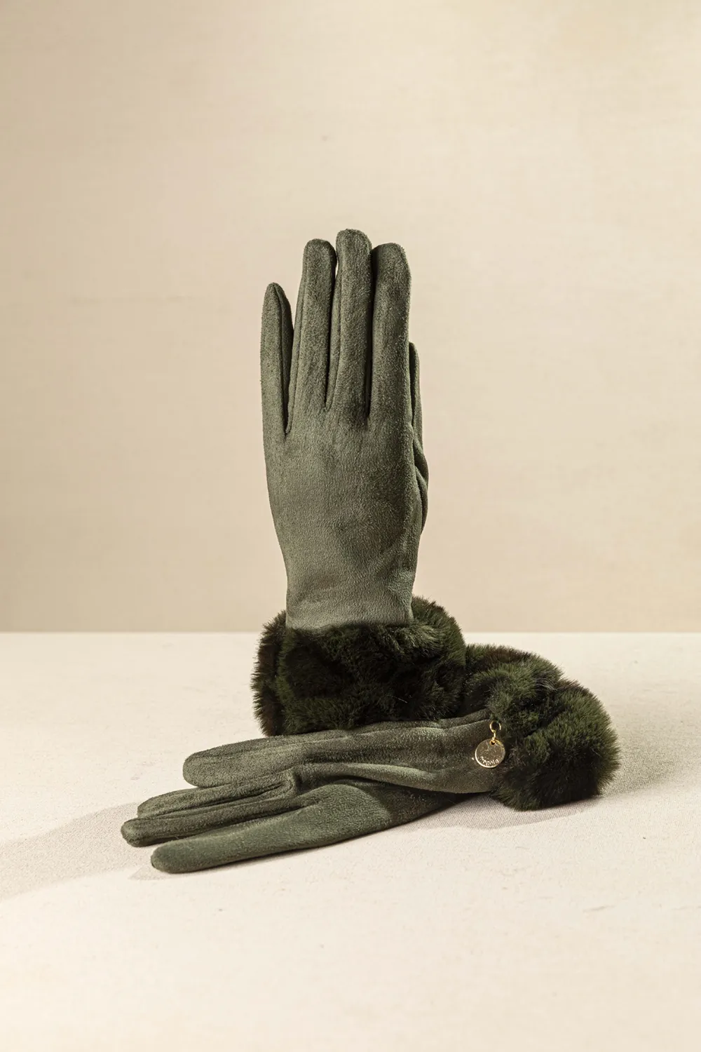 Γάντι γυναικείο με animal γούνα Γάντι γυναικείο με animal γούνα