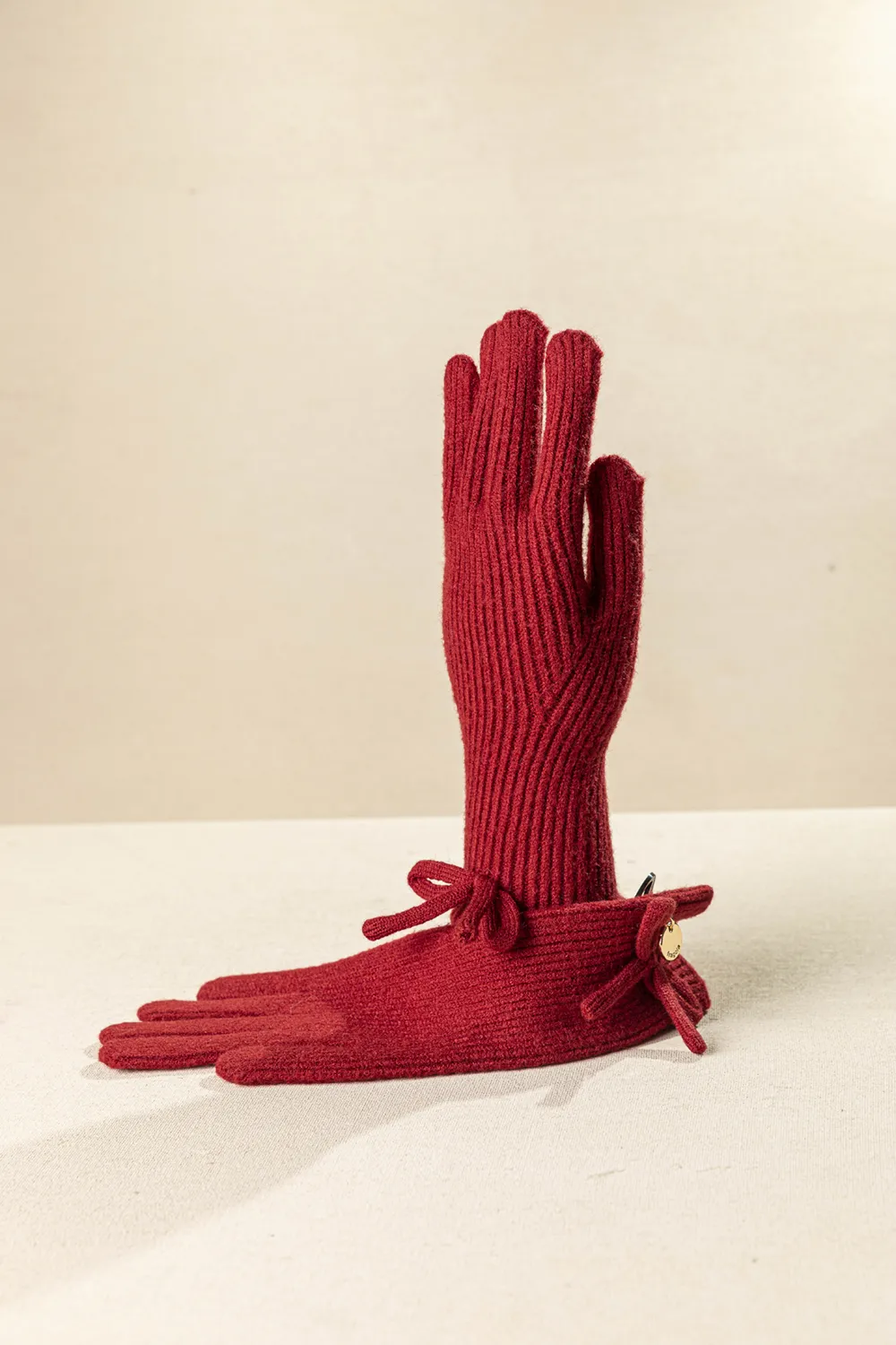 Πλεκτό γυναικείο γάντι με διακριτικό φιόγκο