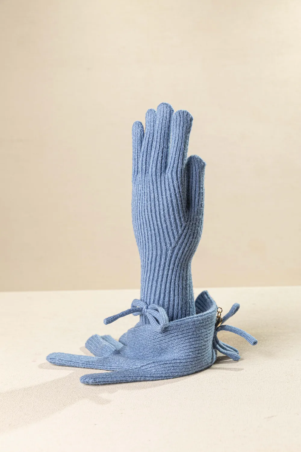 Πλεκτό γυναικείο γάντι με διακριτικό φιόγκο