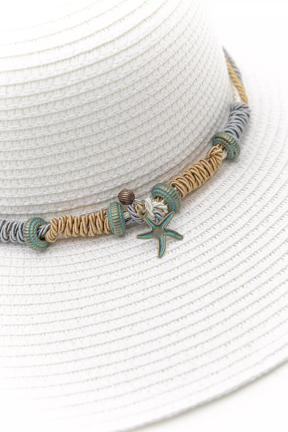 Γυναικείο ψάθινο καπέλο με μεγάλο γείσο Γυναικείο ψάθινο καπέλο με μεγάλο γείσο