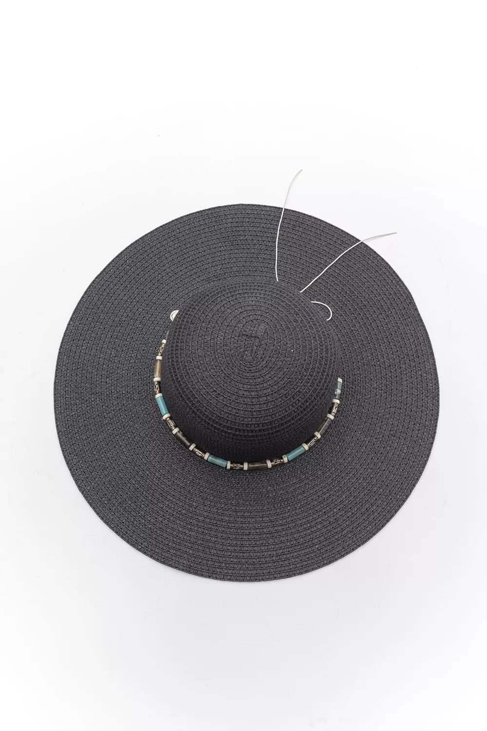 Καπέλο ψάθινο με φαρδύ γείσο και διακοσμητικές χάντρες Καπέλο ψάθινο με φαρδύ γείσο και διακοσμητικές χάντρες