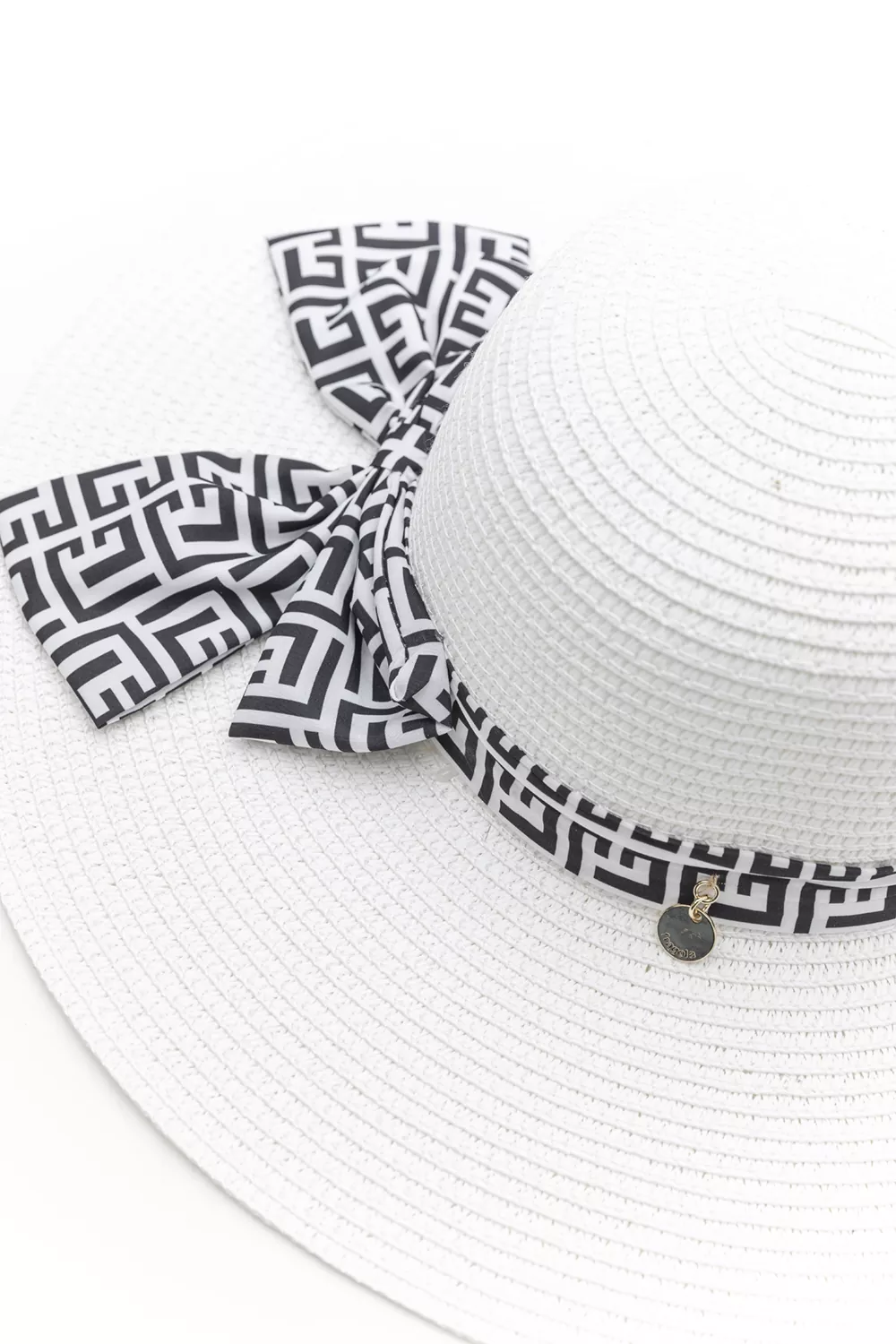 Γυναικείο ψάθινο καπέλο με διακοσμητική κορδέλα Γυναικείο ψάθινο καπέλο με διακοσμητική κορδέλα