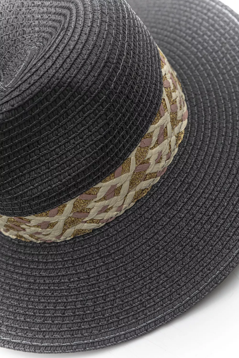 Ψάθινο καπέλο με διακόσμηση Ψάθινο καπέλο με διακόσμηση