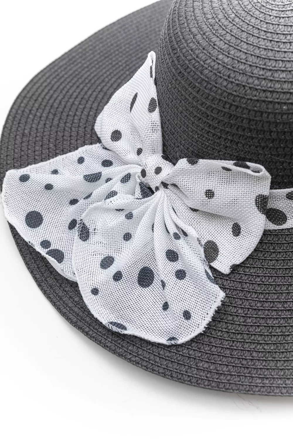 Ψάθινο καπέλο με πλατύ γείσο Ψάθινο καπέλο με πλατύ γείσο