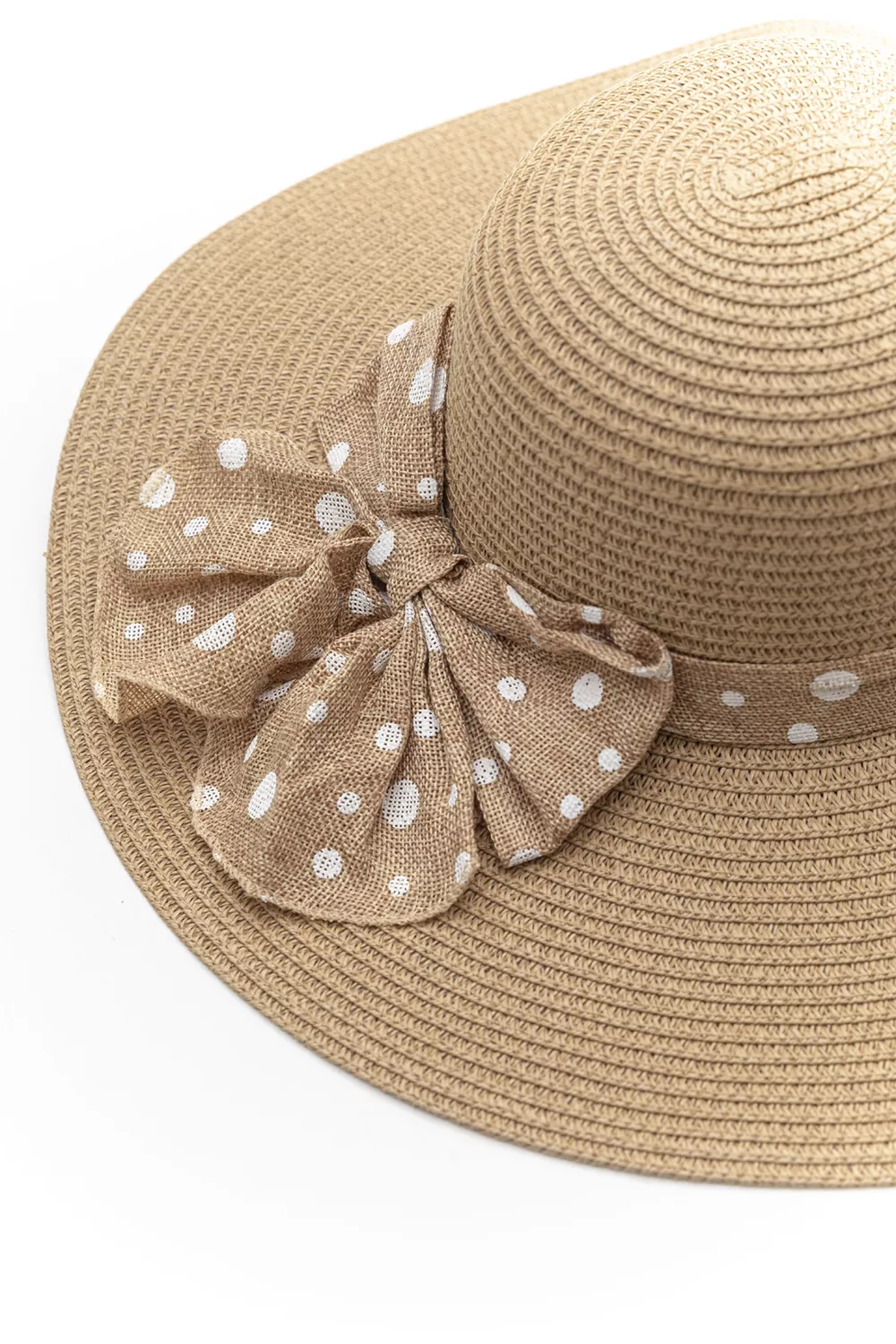 Ψάθινο καπέλο με πλατύ γείσο Ψάθινο καπέλο με πλατύ γείσο