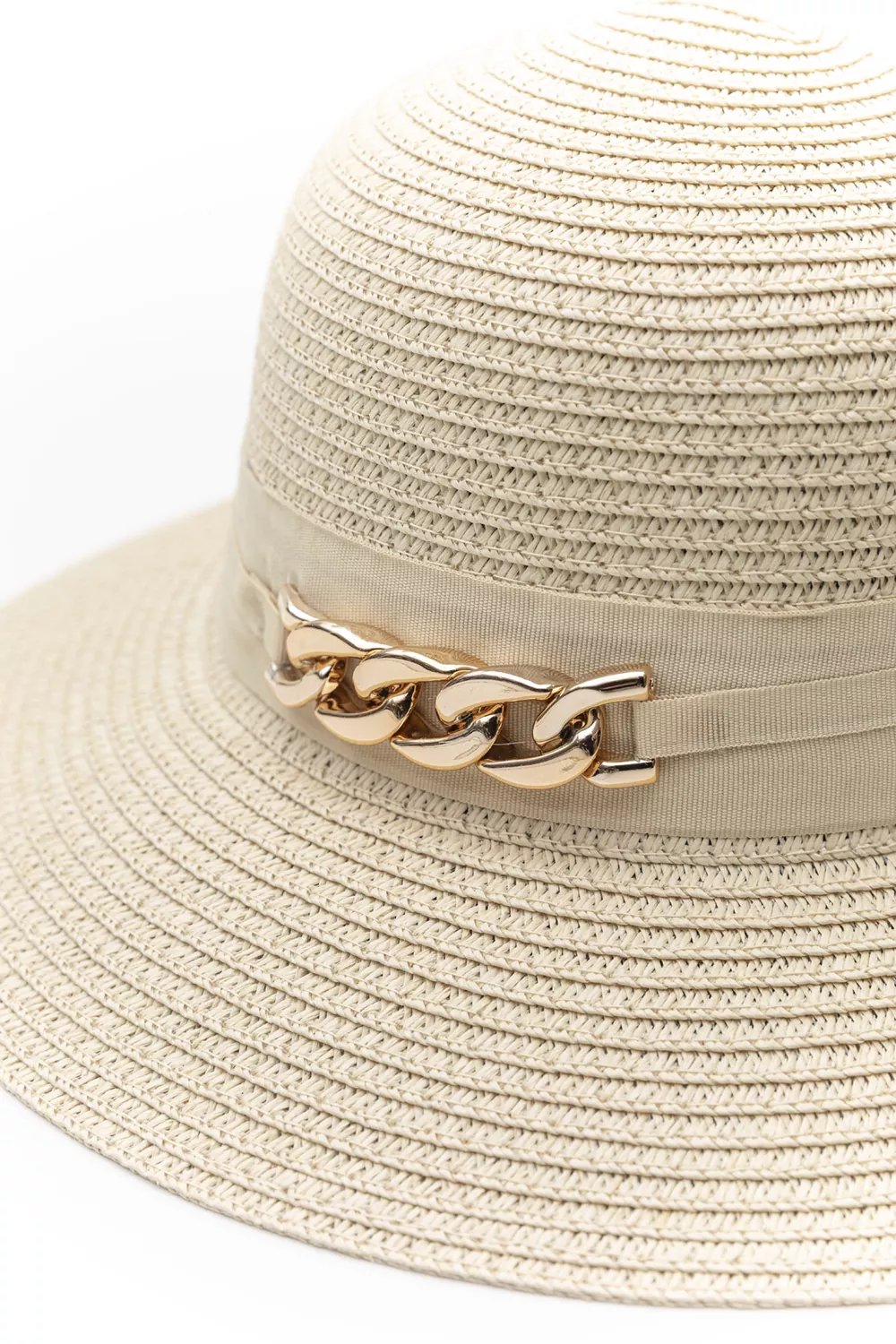 Γυναικείο ψάθινο καπέλο με διακοσμητική αλυσίδα Γυναικείο ψάθινο καπέλο με διακοσμητική αλυσίδα
