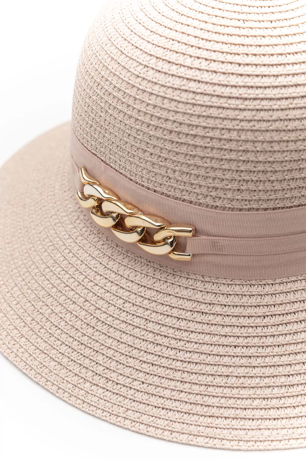 Γυναικείο ψάθινο καπέλο με διακοσμητική αλυσίδα Γυναικείο ψάθινο καπέλο με διακοσμητική αλυσίδα
