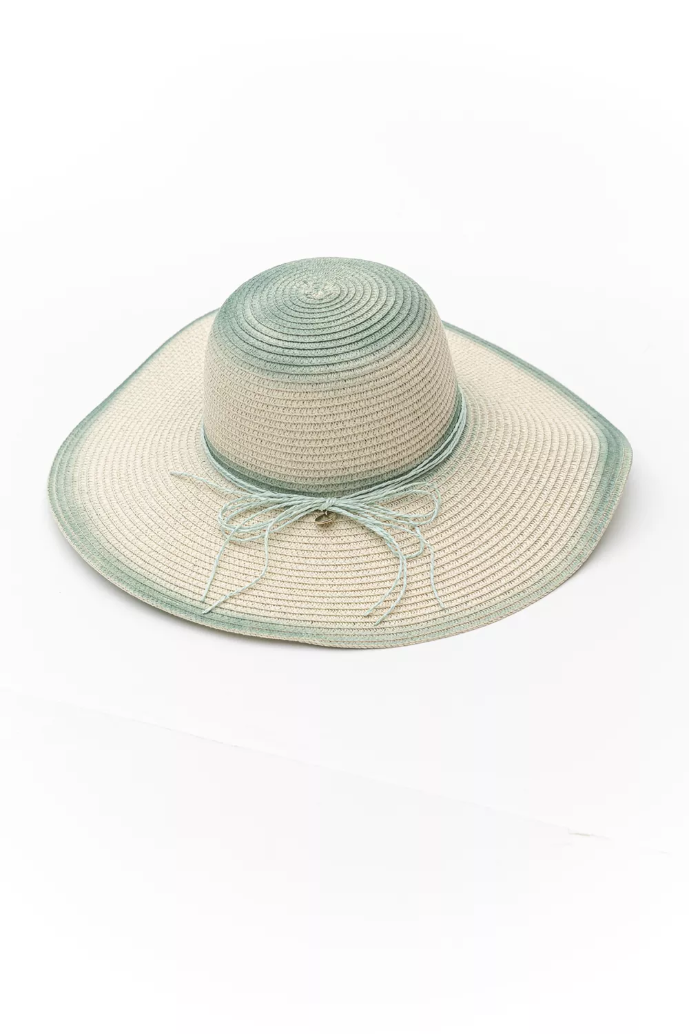 Γυναικείο ψάθινο καπέλο με διακοσμητική αλυσίδα Γυναικείο ψάθινο καπέλο με διακοσμητική αλυσίδα