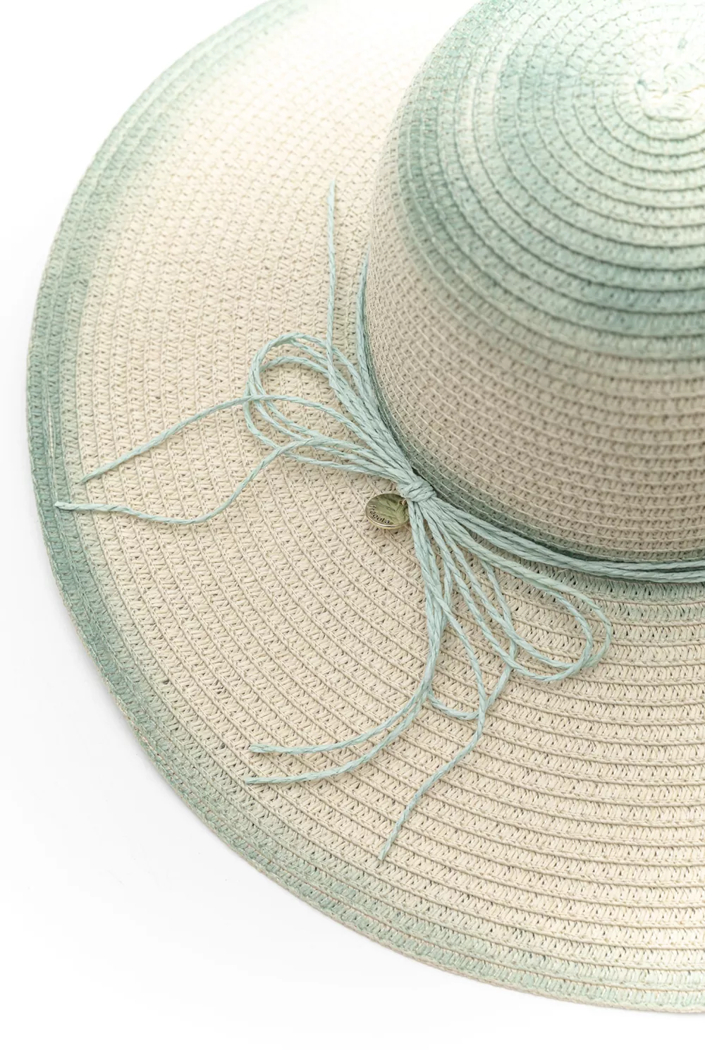 Γυναικείο ψάθινο καπέλο με διακοσμητική αλυσίδα Γυναικείο ψάθινο καπέλο με διακοσμητική αλυσίδα