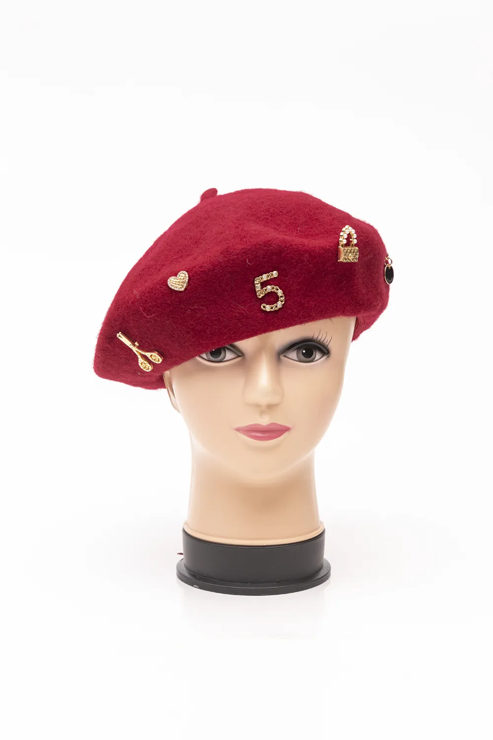 Γυναικείο μπερέ με διακοσμητικά μεταλλικά στοιχεία Γυναικείο μπερέ με διακοσμητικά μεταλλικά στοιχεία