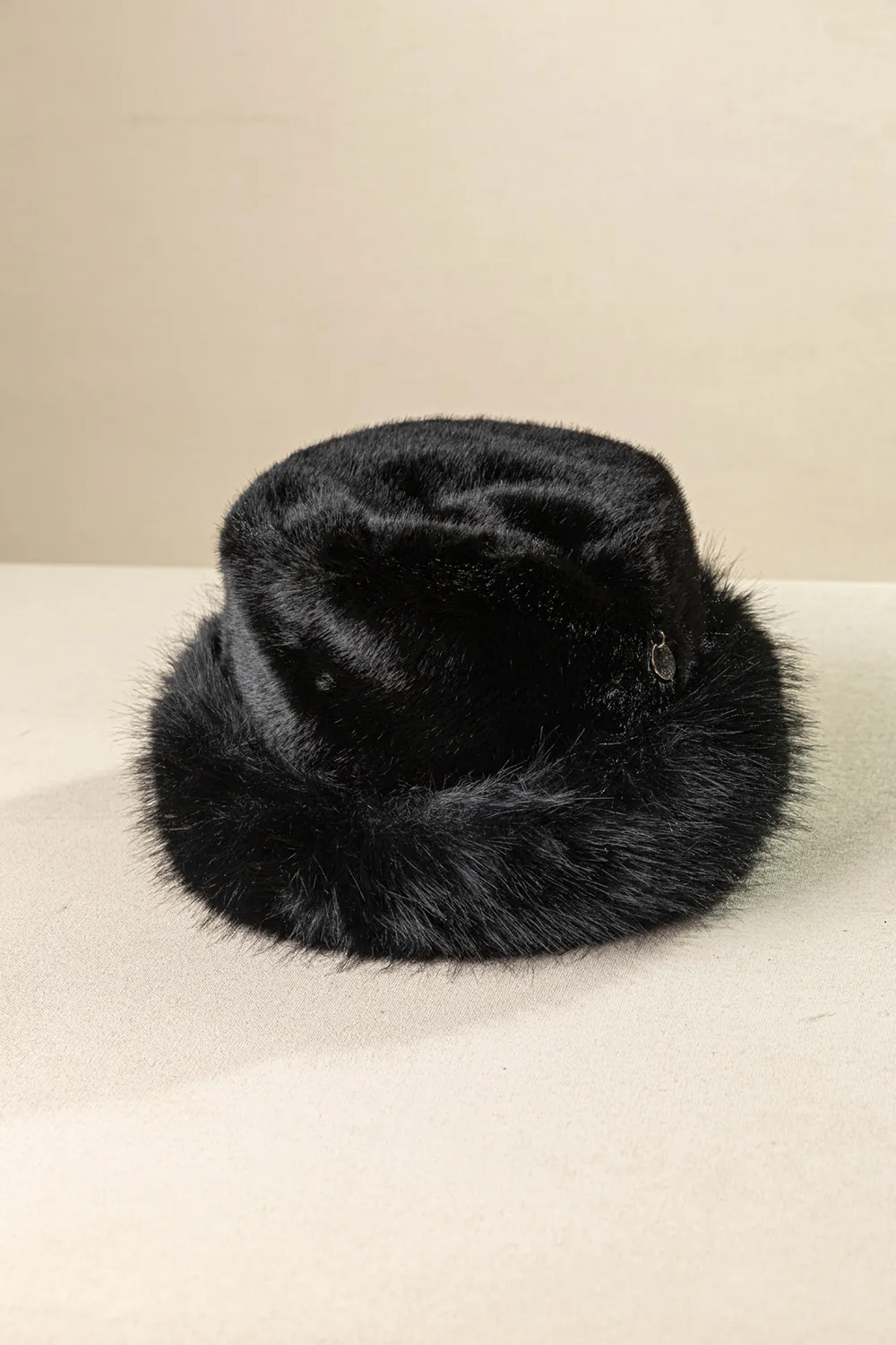 Γυναικείο καπέλο από ακρυλική γούνα Γυναικείο καπέλο από ακρυλική γούνα