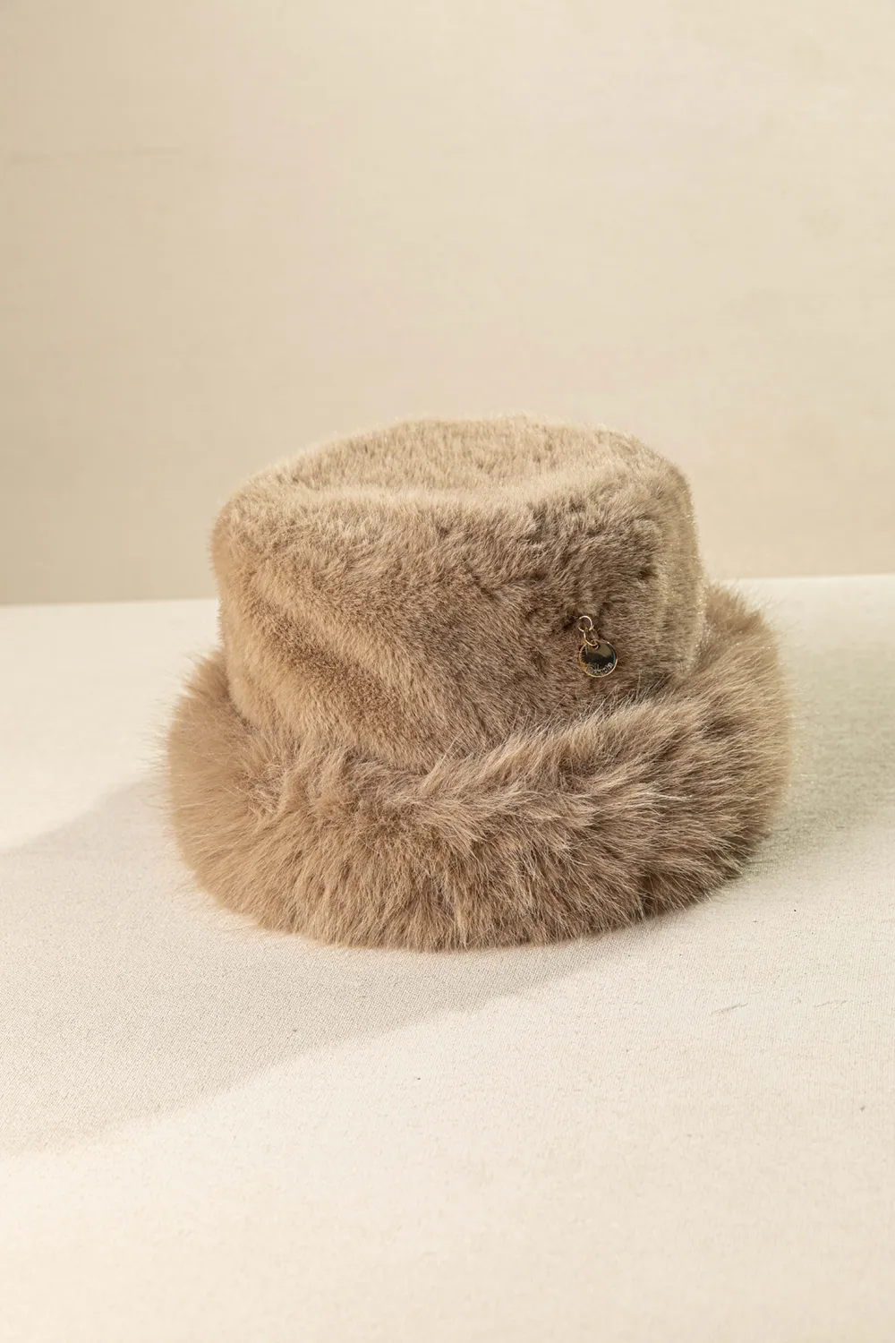 Γυναικείο καπέλο από ακρυλική γούνα Γυναικείο καπέλο από ακρυλική γούνα