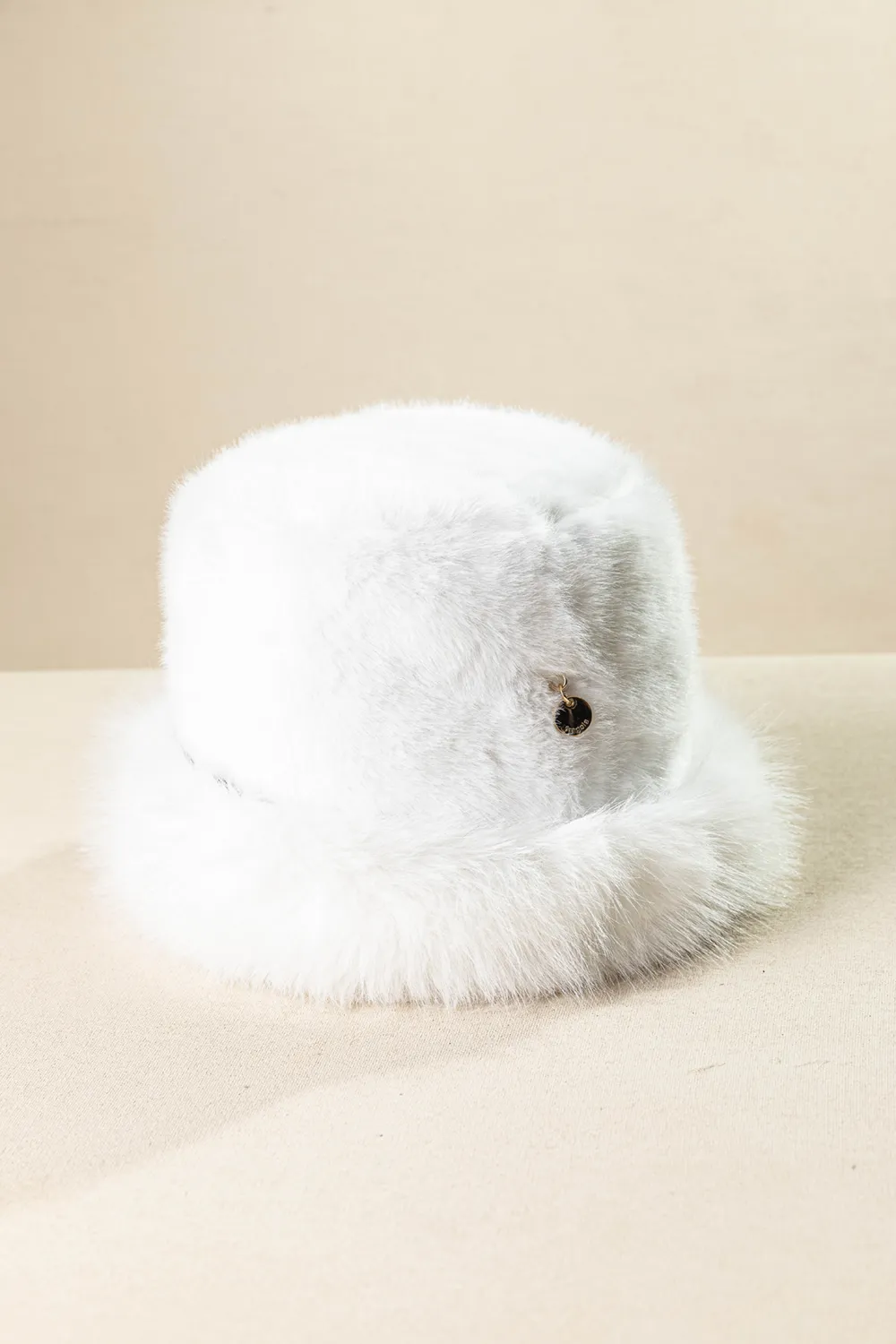 Γυναικείο καπέλο από ακρυλική γούνα Γυναικείο καπέλο από ακρυλική γούνα