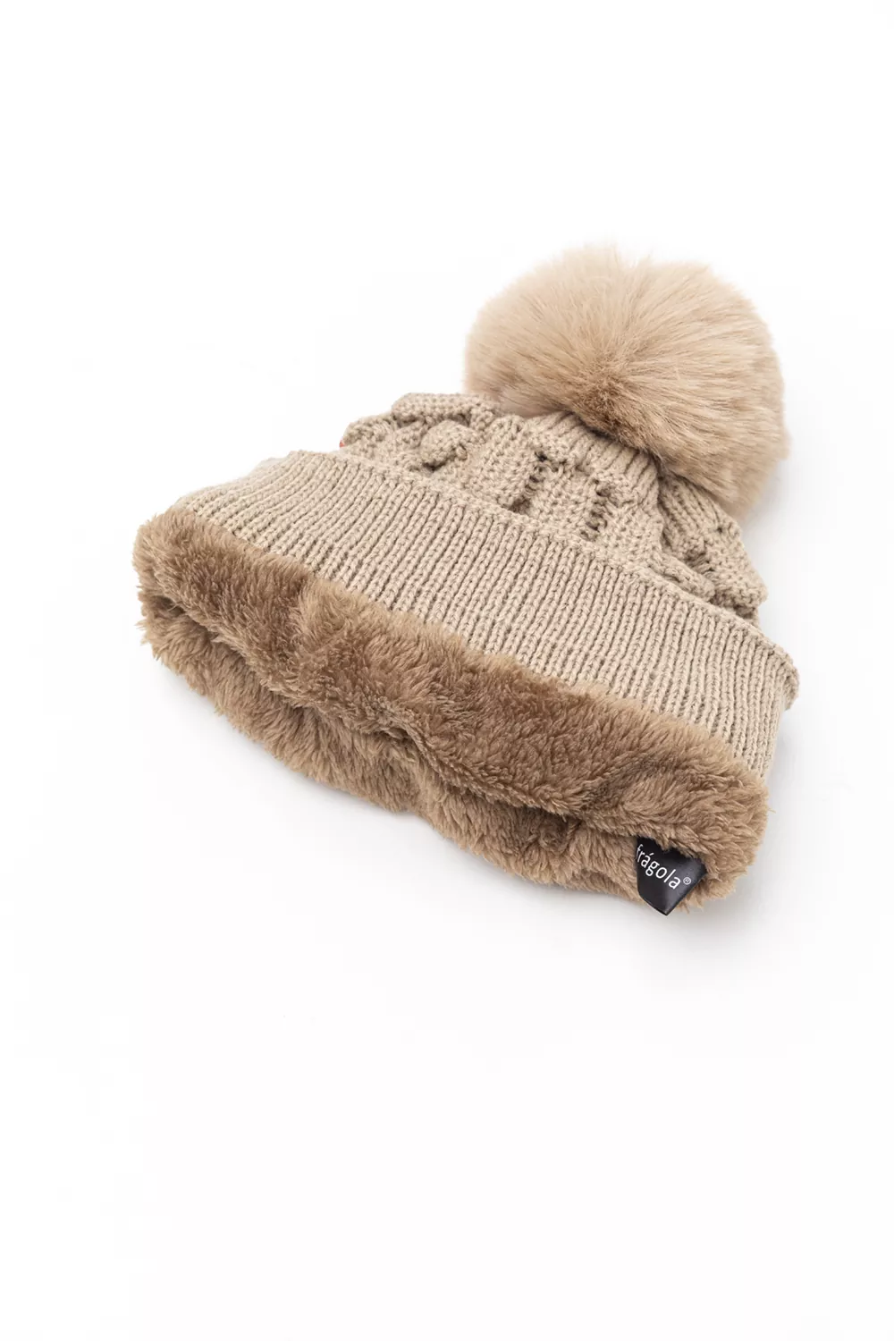 Γυναικείος σκούφος με εντυπωσιακή πλέξη