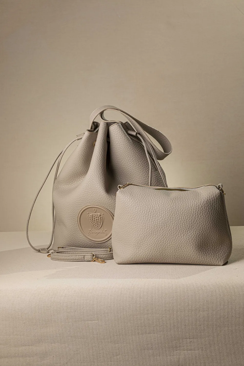 Μεγάλη τσάντα ώμου πουγκί