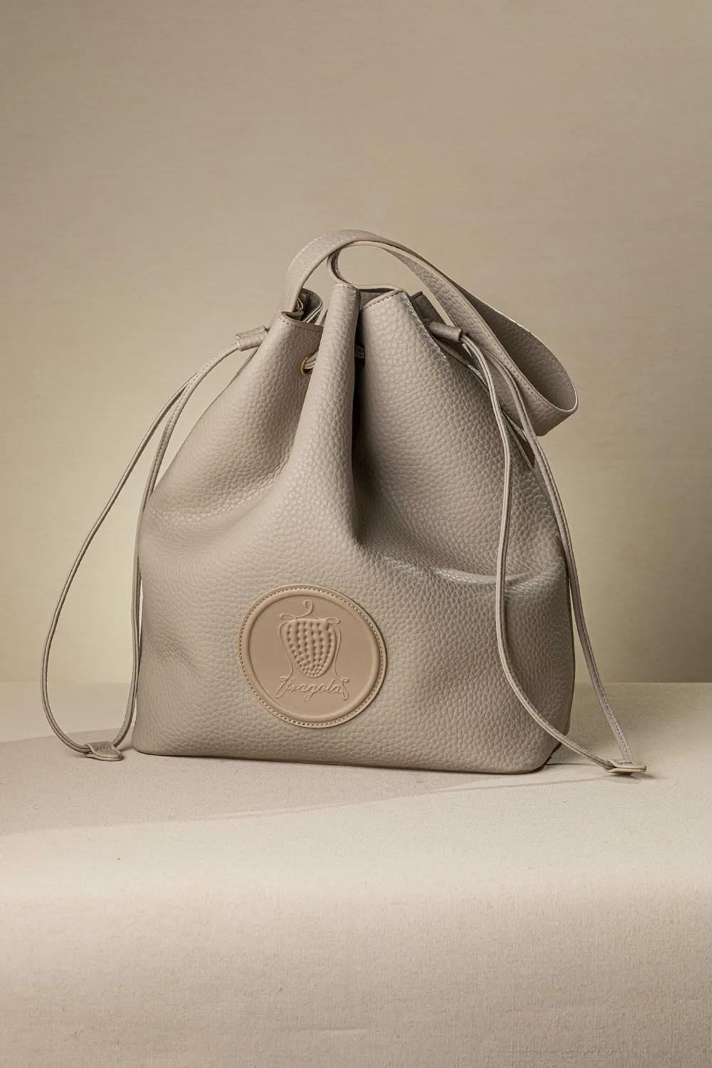 Μεγάλη τσάντα ώμου πουγκί