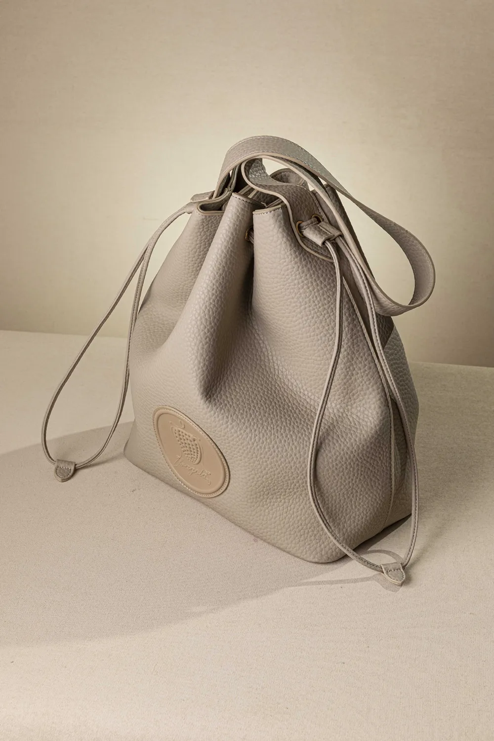 Μεγάλη τσάντα ώμου πουγκί