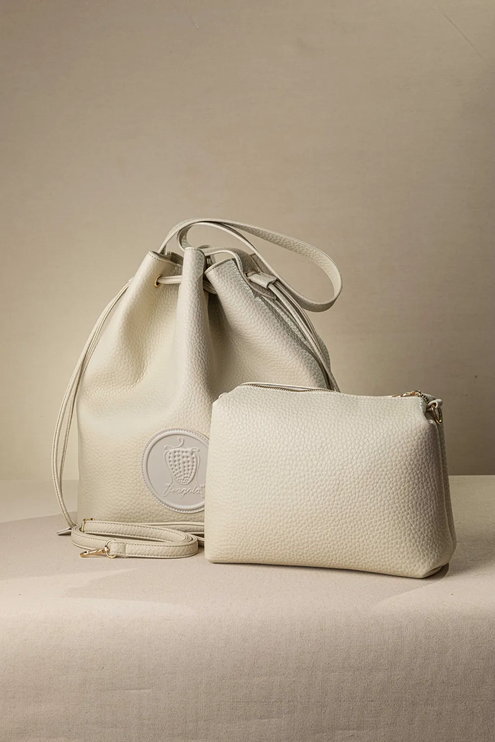 Μεγάλη τσάντα ώμου πουγκί