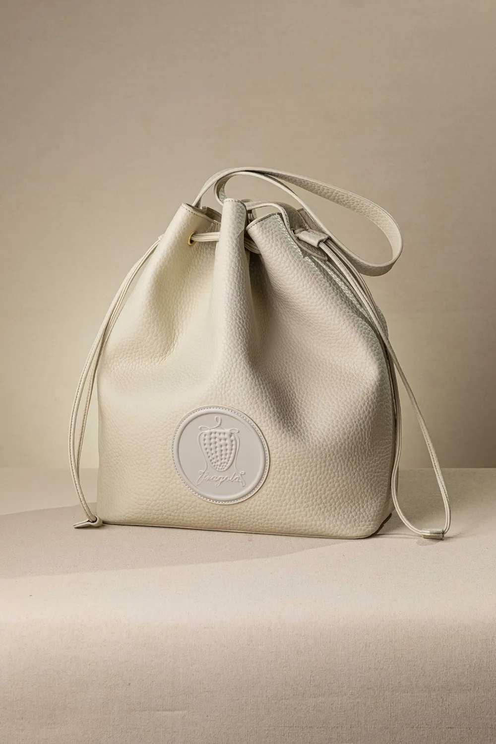 Μεγάλη τσάντα ώμου πουγκί