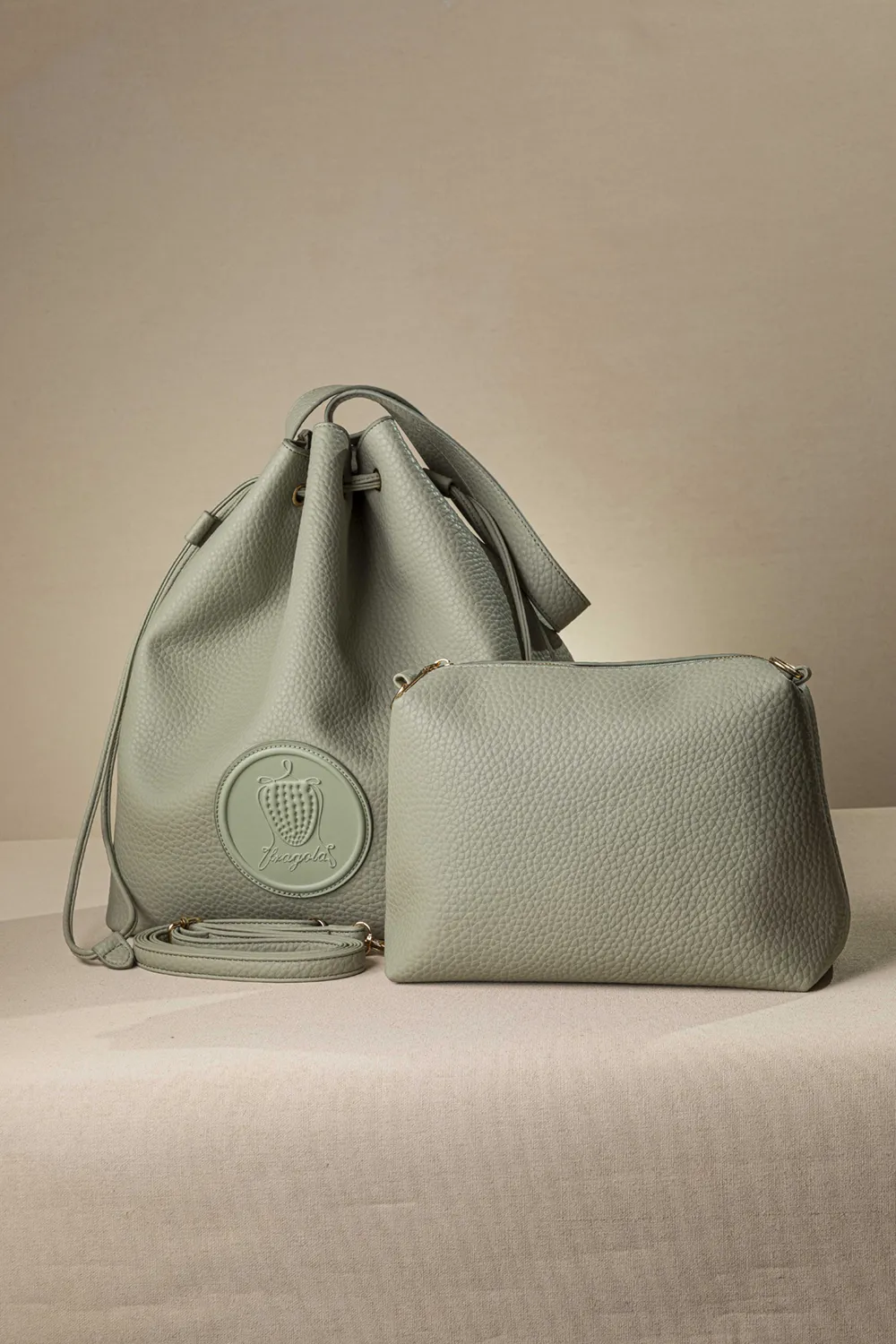 Μεγάλη τσάντα ώμου πουγκί