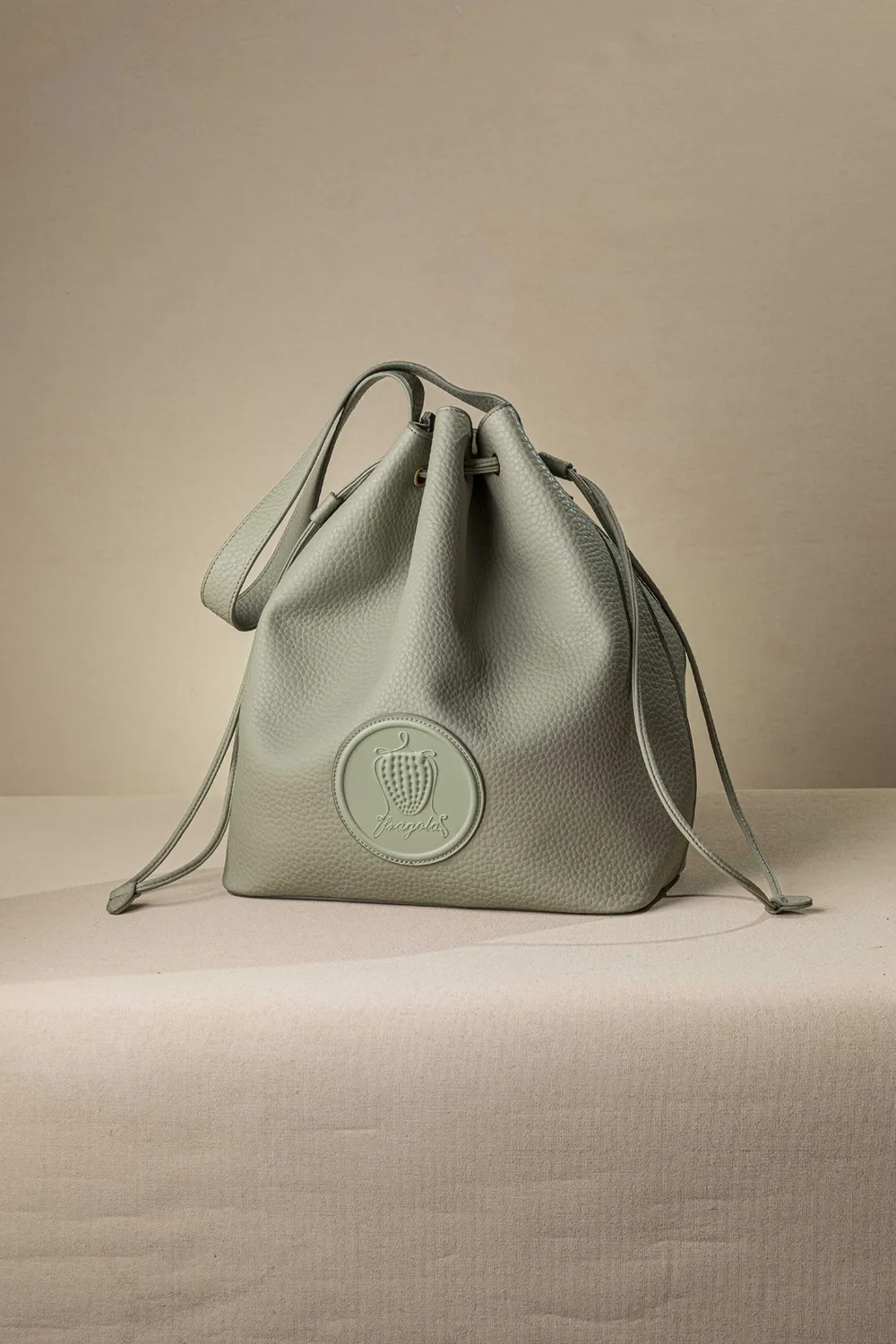 Μεγάλη τσάντα ώμου πουγκί