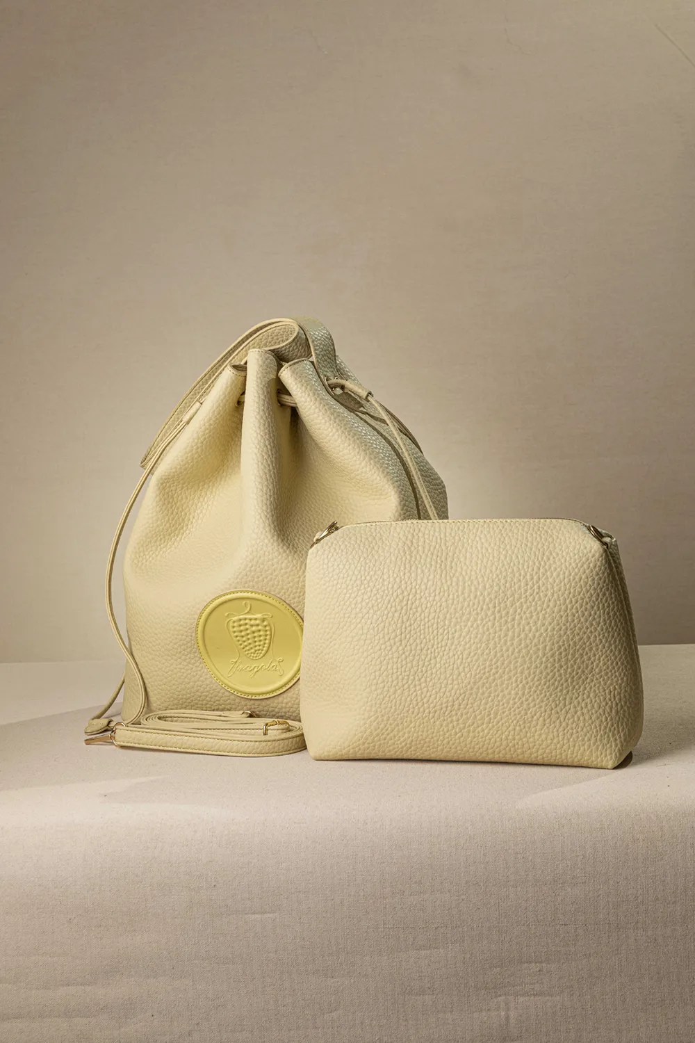 Μεγάλη τσάντα ώμου πουγκί