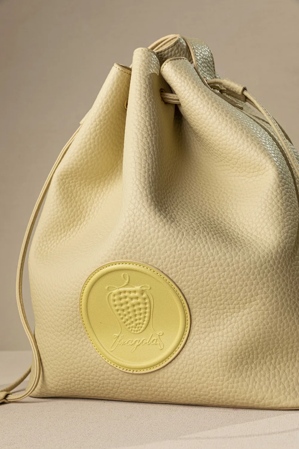 Μεγάλη τσάντα ώμου πουγκί