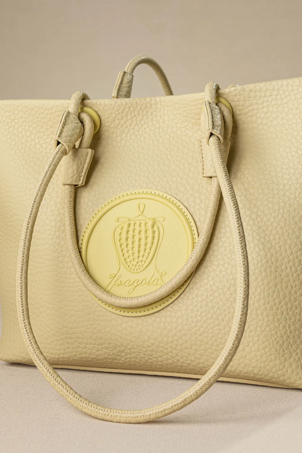 Πανάλαφρη τσάντα χειρός και ώμου