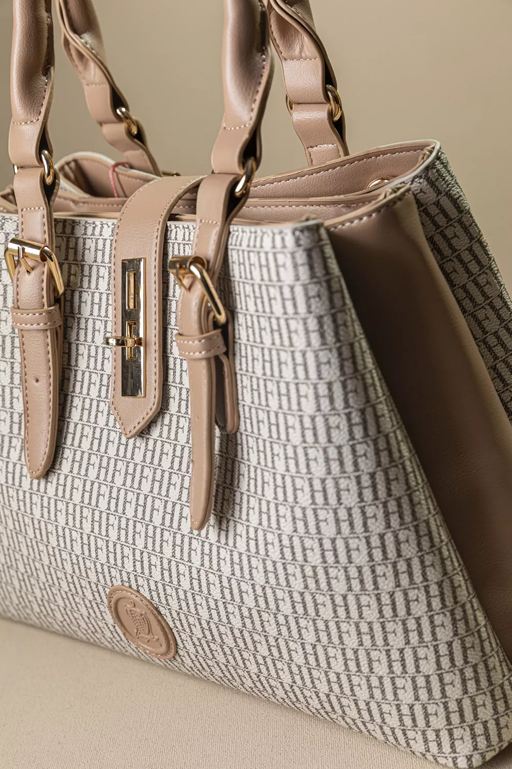 All time classic τσάντα με χρυσή κλειδαριά