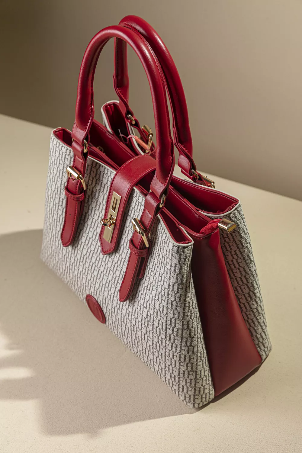 All time classic τσάντα με χρυσή κλειδαριά