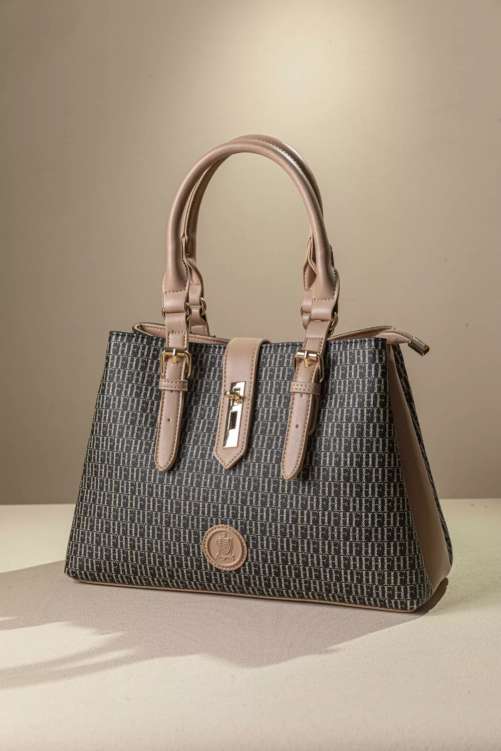 All time classic τσάντα με χρυσή κλειδαριά